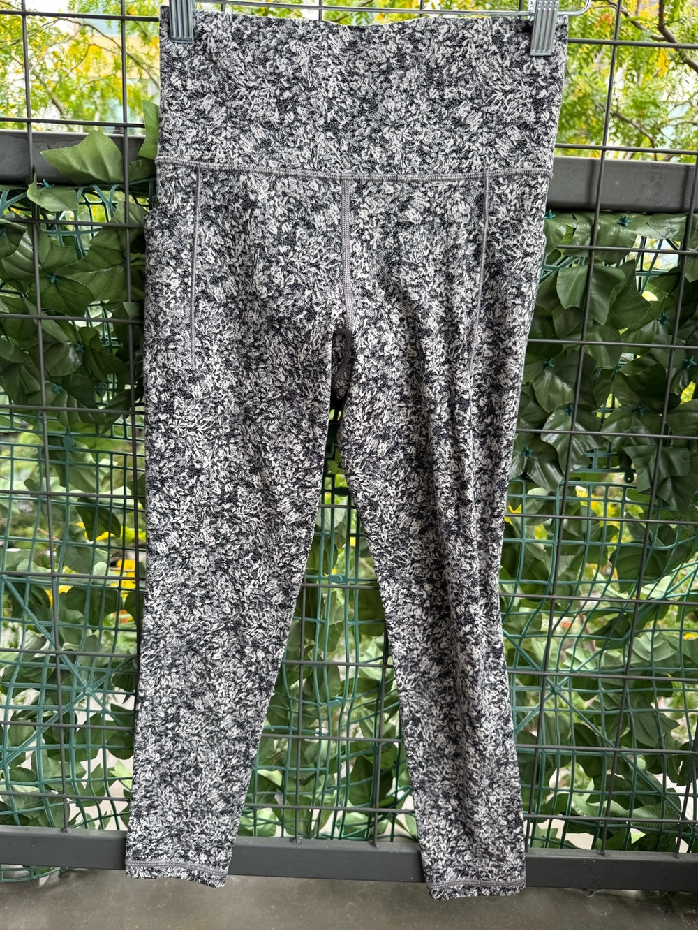 Athleta High-Waist Black & White Marled Leggings in xs
